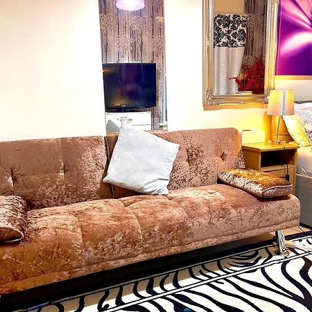 Comfy Double Bedroom With A Private Toilet London Ngoại thất bức ảnh
