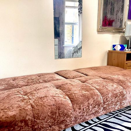 Comfy Double Bedroom With A Private Toilet London Ngoại thất bức ảnh