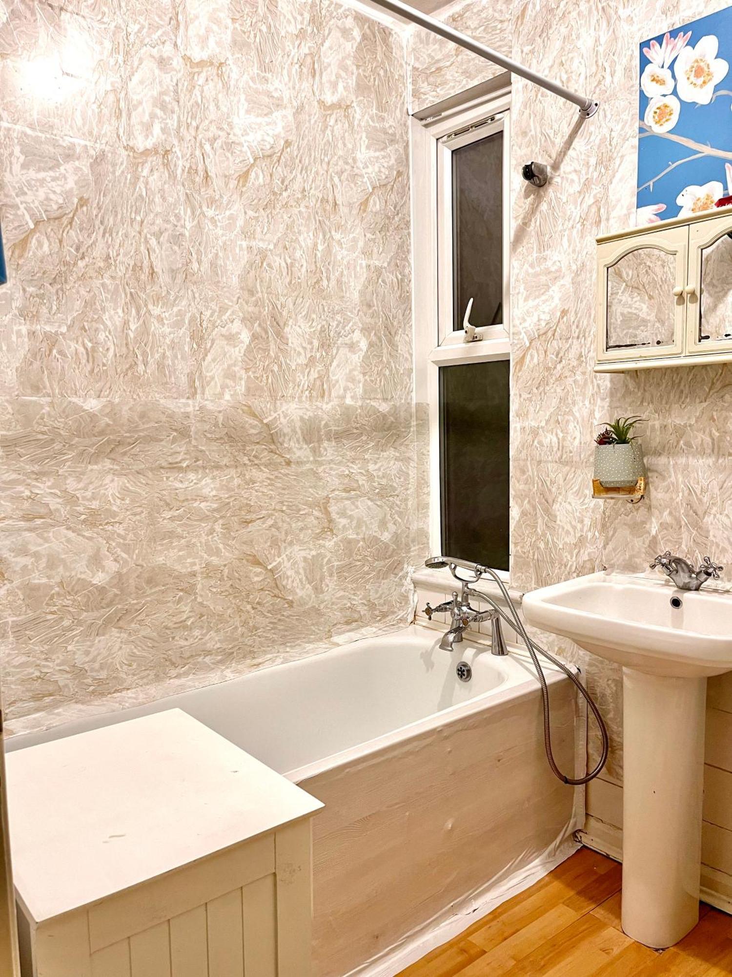Comfy Double Bedroom With A Private Toilet London Ngoại thất bức ảnh