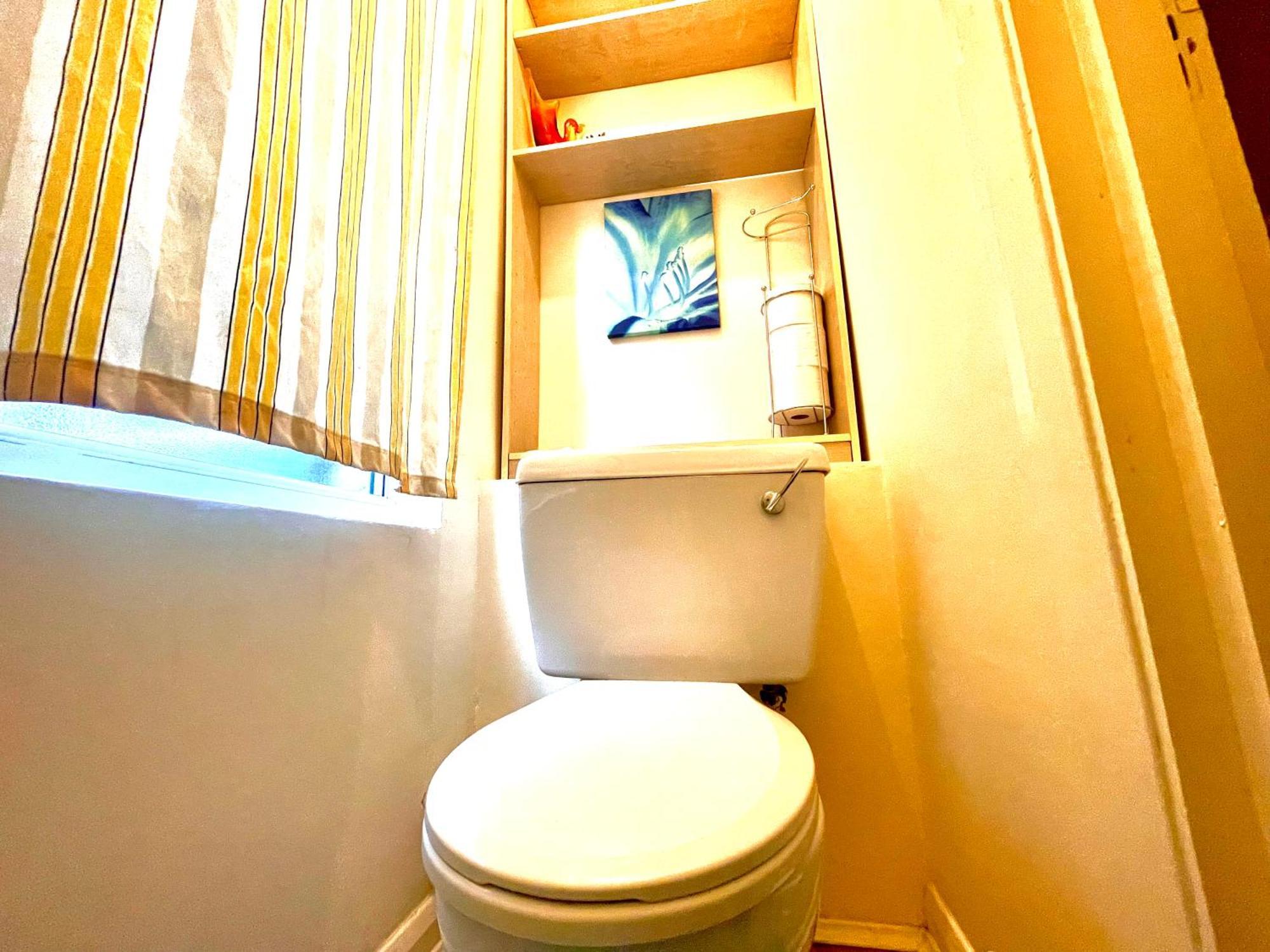 Comfy Double Bedroom With A Private Toilet London Ngoại thất bức ảnh