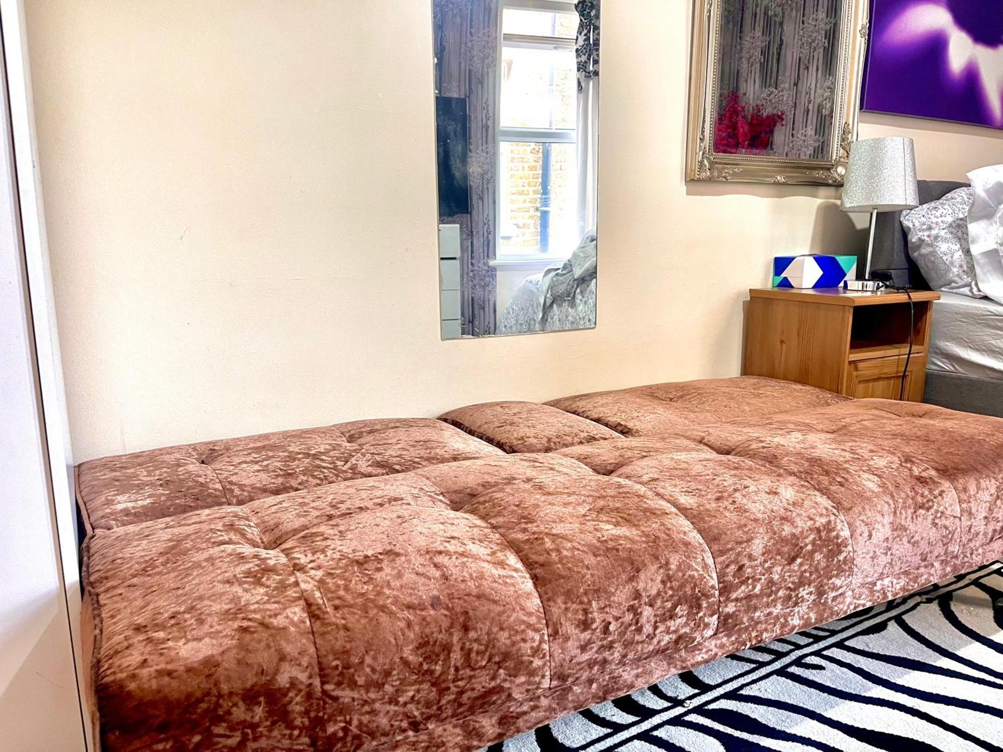 Comfy Double Bedroom With A Private Toilet London Ngoại thất bức ảnh