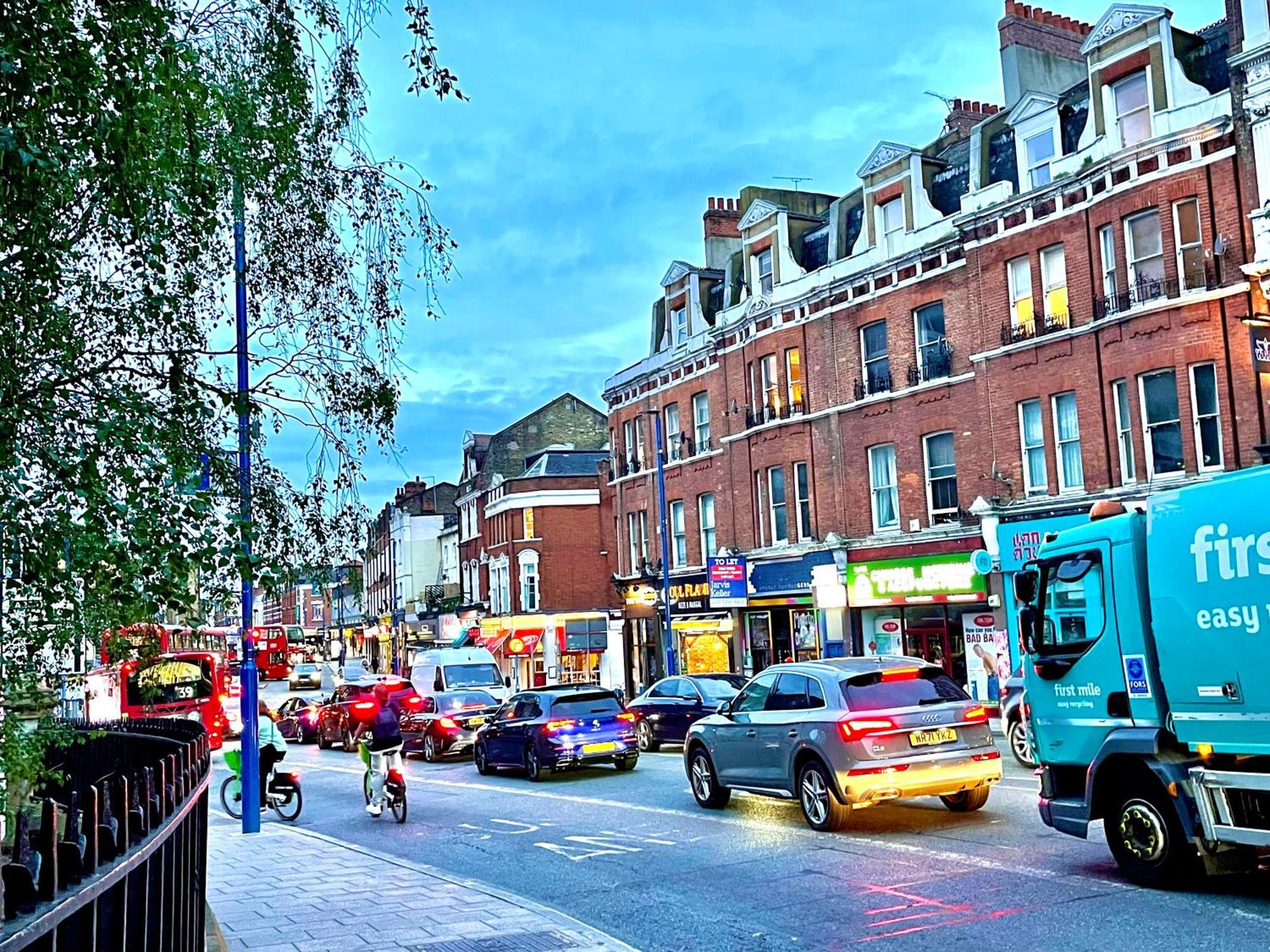 Comfy Double Bedroom With A Private Toilet London Ngoại thất bức ảnh
